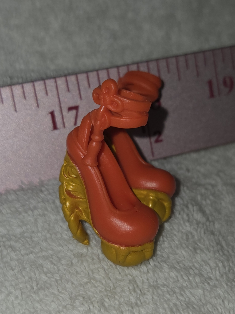 Mattel Monster High Jina Fire Scaris Orange and Gold Doll High Heel Shoes